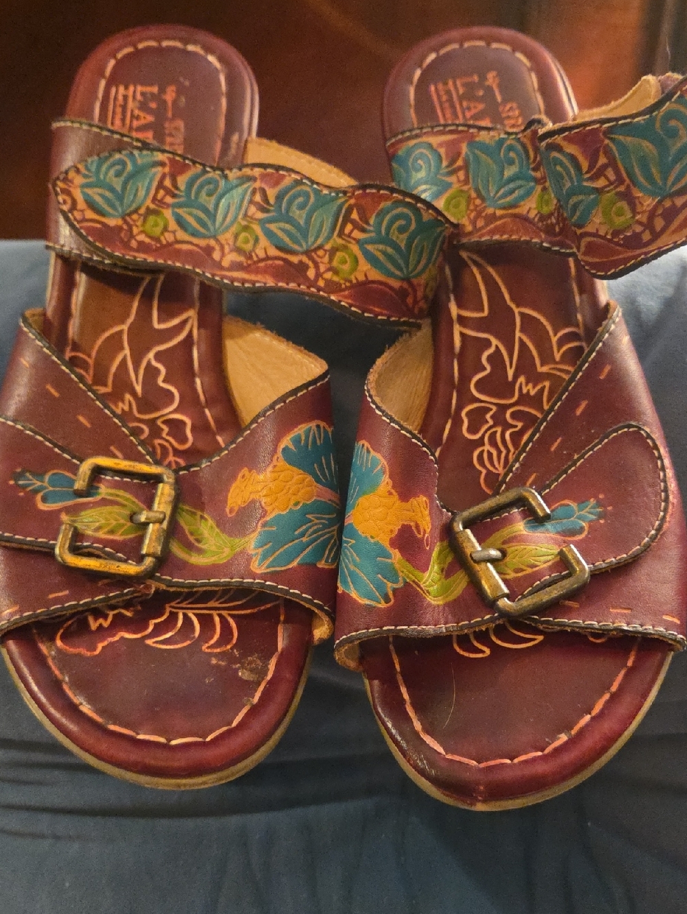 L'Artiste by Spring Step Ozuna sandals cabernet red..hand-painted details Sz 38